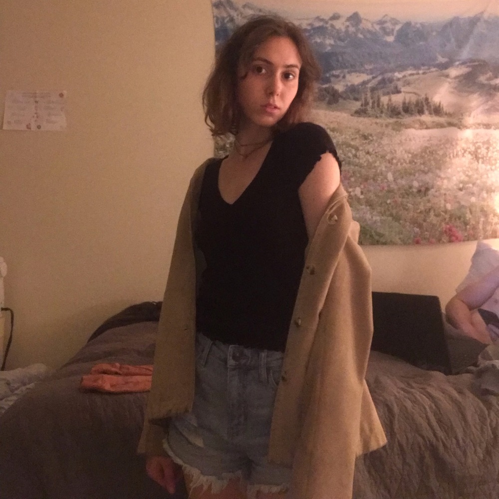 Shortsleeved lettuce trimmed top